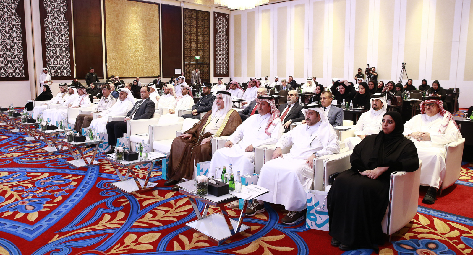 الندوة الاقليمية (تعزيز الكفاءة الإجتماعية في منظومة الأسرة لمواجهة الانحرافات السلوكية والإدمان على المخدرات) 02