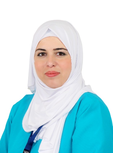 A person wearing a white scarf
Description automatically generated